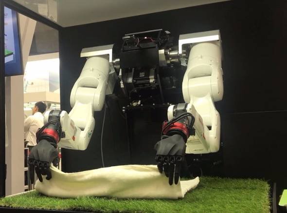 双腕型ロボットアーム「マルチモーダルAIロボット」