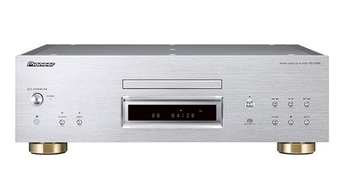 CDが世に出て30年あまり経った現代、ピュアオーディオはハイレゾやネットワーク再生が主流になった。一部ではディスク不要論さえ叫ばれる時代において、パイオニアはあえてディスク再生のみを追求。PD-70AEはブランドの意地と技術者のこだわりが垣間見える逸品だ