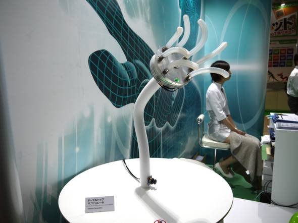 白い家庭用ロボット