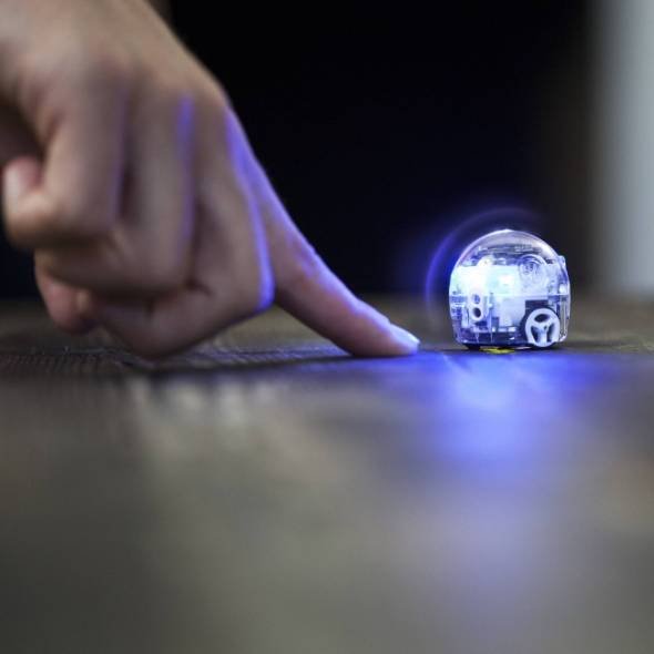 教育用ロボット「Ozobot Evo」