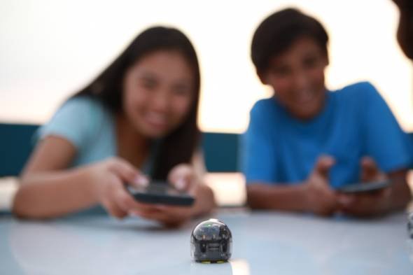 教育用ロボット「Ozobot Evo」