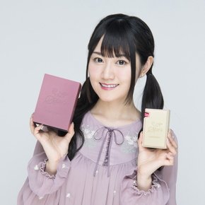 化粧箱や専用レザーケースも特別仕様