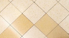 三田線内幸町駅改札階の床