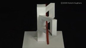 実は平行四辺形の窓枠が前にせり出す形をしていた