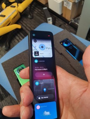とても細長いスマホ「GEM」