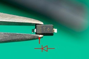 ダイオードを全て取り付けた図。これを両手分行う