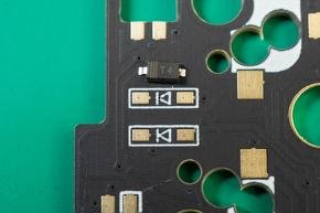 ダイオードを全て取り付けた図。これを両手分行う