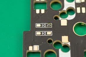 ダイオードは部品にラインでマークがつけられており、これを基準に基板のシルク（マーキング）に合わせてはんだ付けをしていく