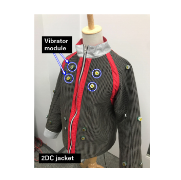 衣服に取り付けた多数のバイブレーターモジュールで触覚を提示するジャケット