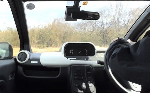 画面をクリックすると「駐車場に戻る時」の動画が再生されます