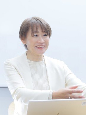 平山詠子氏