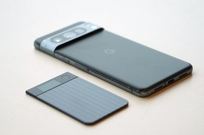 Plaud Note Proをスマホと比較した様子