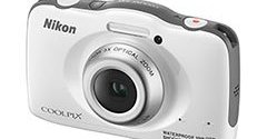 いっそうタフになった“子どもデジカメ” ニコン「COOLPIX S32