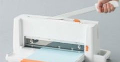 小さく、軽く、力のいらない折りたたみ式断裁機「PK-113」 プラスが