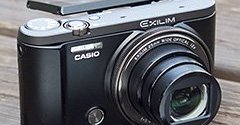 コンデジとスマホがスムーズに連携する技ありの1台――カシオのEXILIM