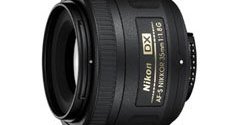 軽量・コンパクトな単焦点レンズ「AF-S DX NIKKOR 35mm f/1.8G」が人気