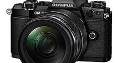 OM-D E-M5 Mark II」に、大口径ズームをセットにした「12-40mm F2.8