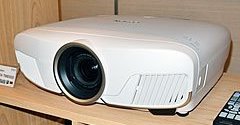 エプソン「EH-TW8300W」で分かったHDRコンテンツとスクリーンの相性