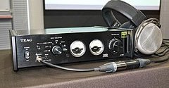 ティアック、来春発売のDAC兼プリメインアンプ「AI-503」をポタフェス