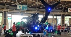 巨大「カブトムシ」型ロボットに搭乗してきた 製作に11年、たった一人