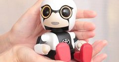 TOYOTA KIROBO MINI 本体 専用キャリーケース付き トヨタの小型ロボ「KIROBO mini」全国発売 クルマとも連携（画像）（5