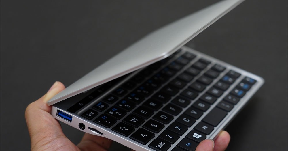 超小型PC「GPD Pocket2」と分割型自作キーボードの完成品をチェック
