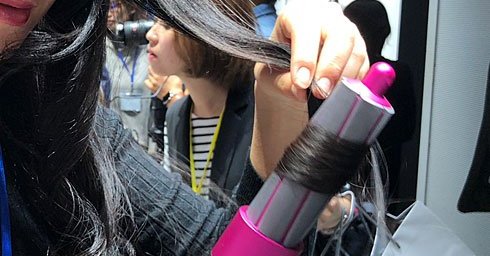 髪が勝手に巻き付く“くるくるドライヤー”、ダイソンが発売 - ITmedia NEWS
