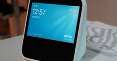 LINE、ディスプレイ搭載スマートスピーカー「Clova Desk」3月19日発売