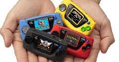 ゲームギアミクロ」は4色それぞれ4タイトル収録 10月6日発売 - ITmedia