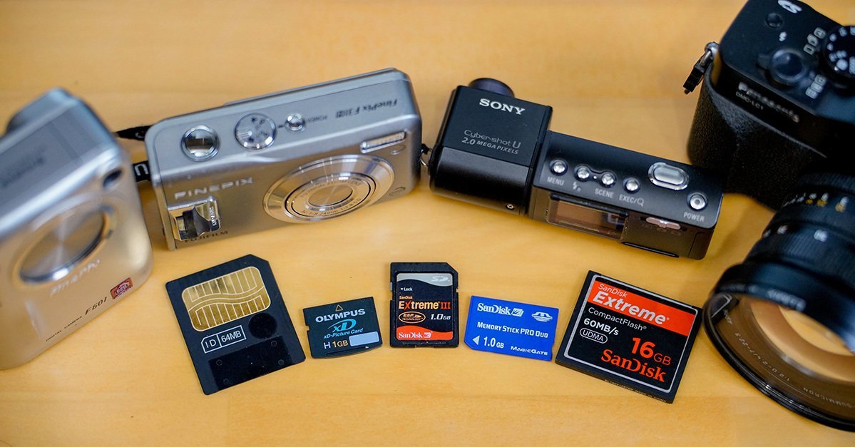 新品未使用品 / デジカメ3台セット (メモリーカード3枚付き) SONY デジカメ SDカード付 オールドデジカメ Amazon | ソニー Vlog