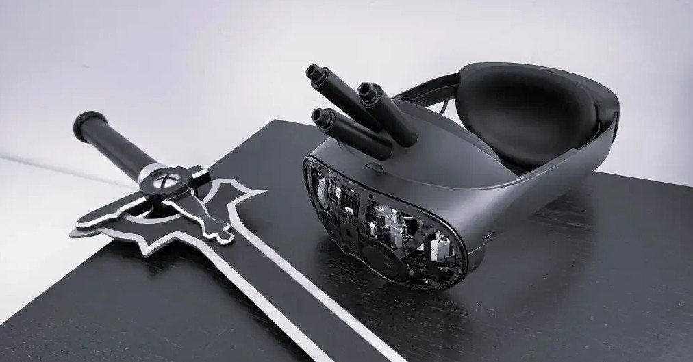 爆薬付きのVRヘッドセット、Oculus創業者が公開 SAOの「ナーヴギア