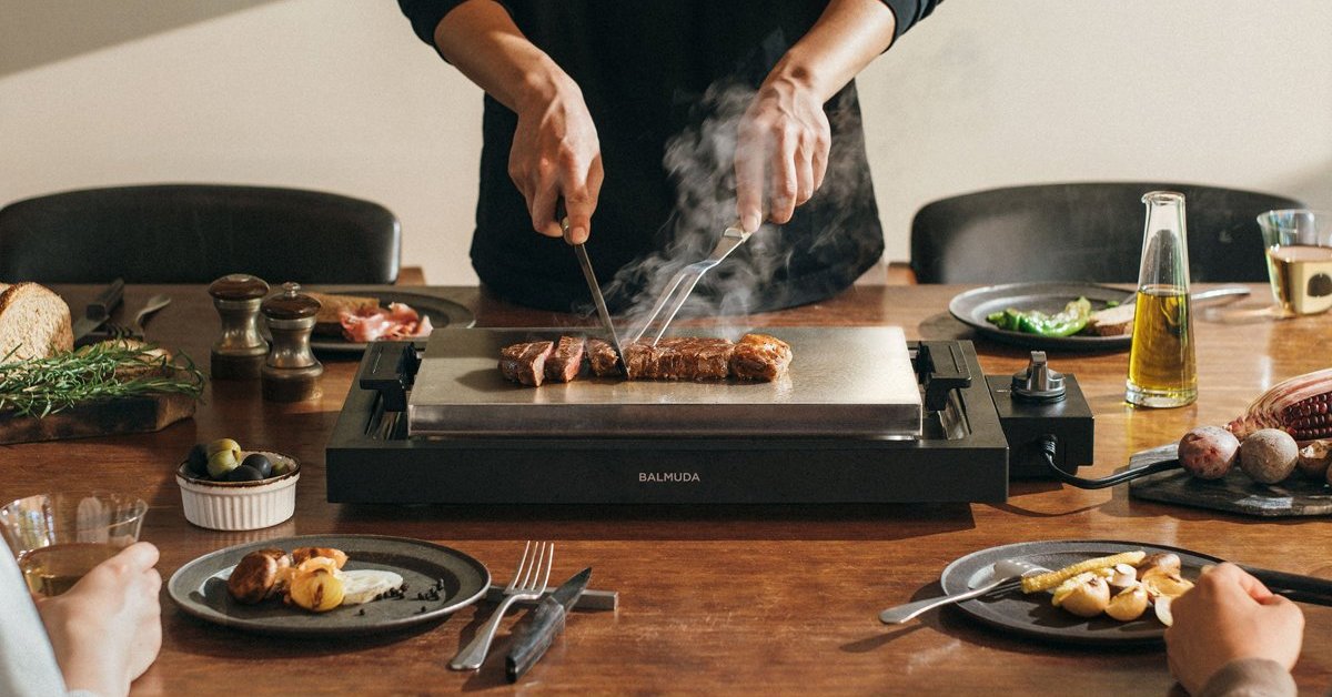 バルミューダホットプレート、パナソニック空気清浄機、など家電まとめ売り 焼けた肉を盤上で切ってそのまま口の中へ バルミューダのホット