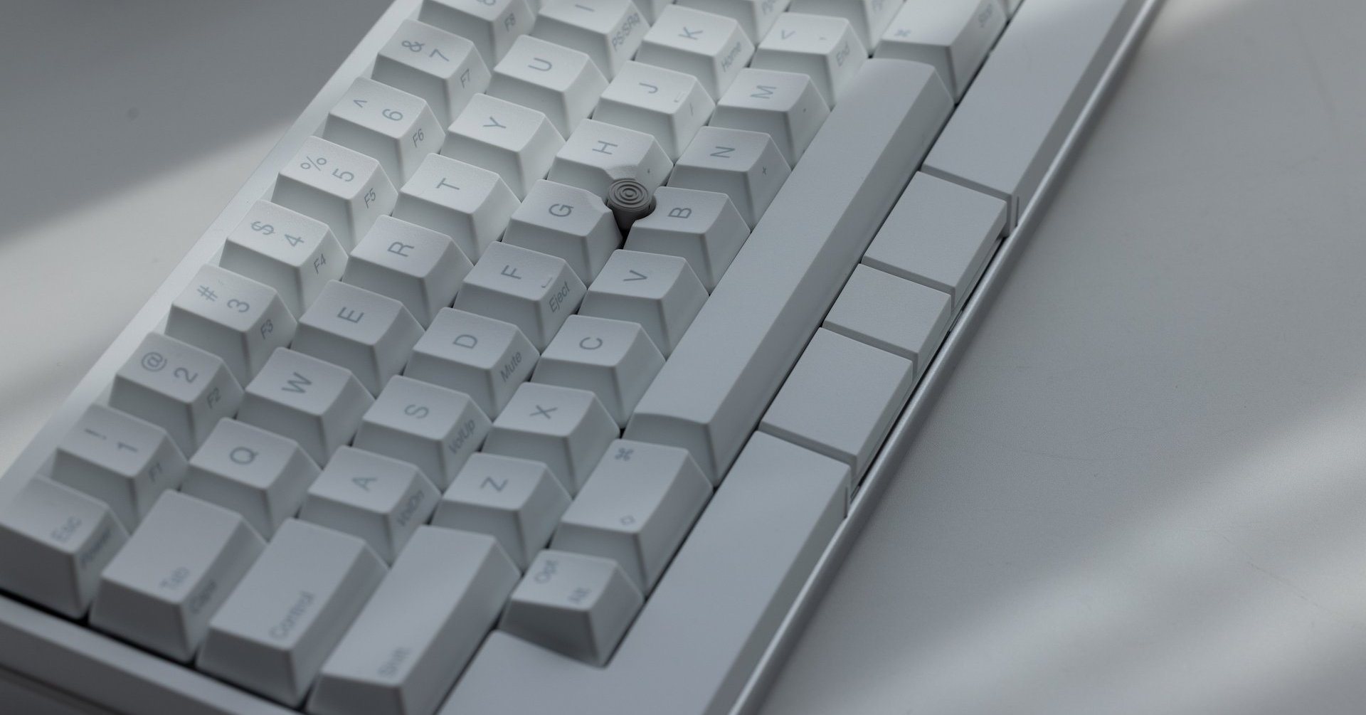 HHKB Studio」に真っ白な「雪色」登場 - ITmedia NEWS