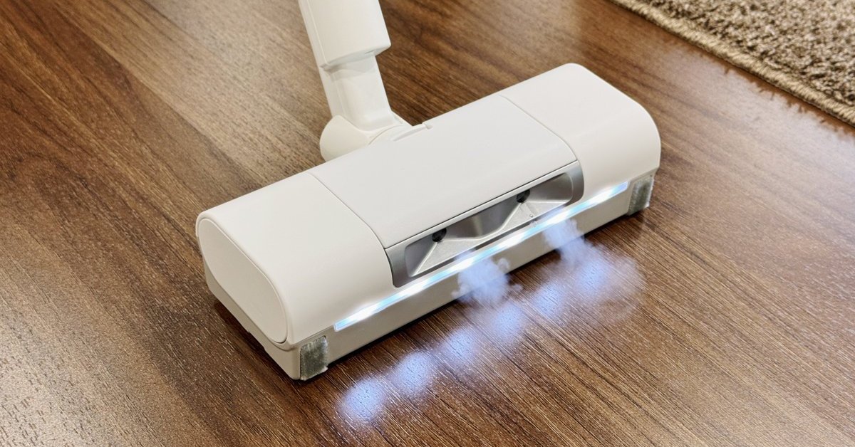 ゴミが床にくっつかないの？ ミストを吹きかけながら吸引する新型