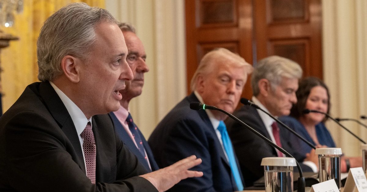 トランプ政権のサックス氏、AI「ペース調整」論に苦言　「規制がなければできないふりをやめろ」