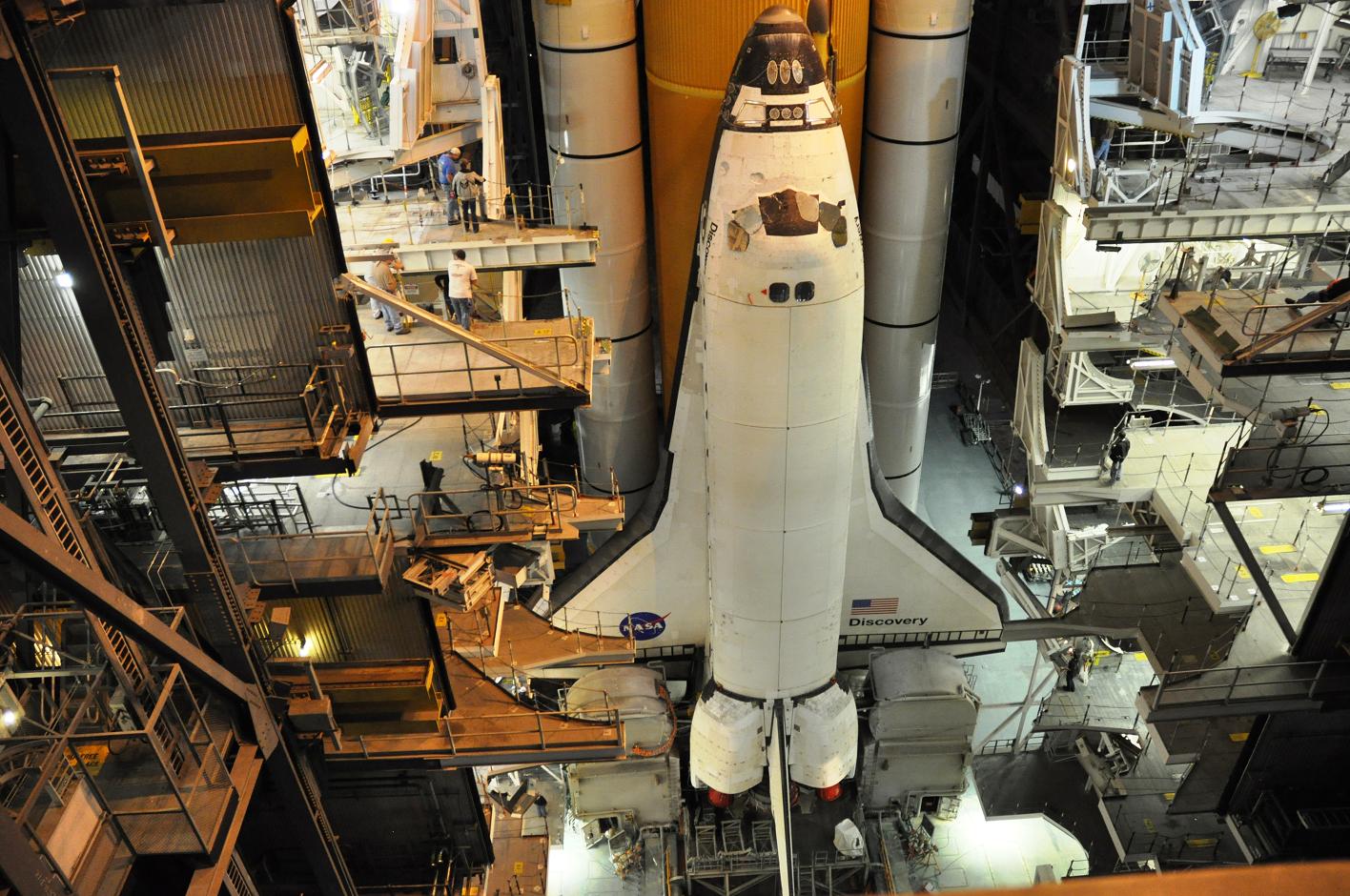 スペースシャトル「ディスカバリー」最後の打ち上げへ向けて再び発射台へ：フォトリポート