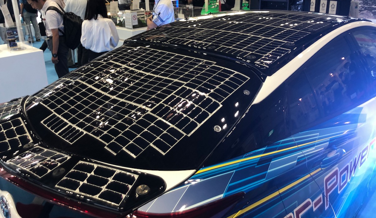 太陽光で40km以上走るプリウスPHVを実証、ボディに3接合型太陽電池を搭載：電気自動車 - スマートジャパン